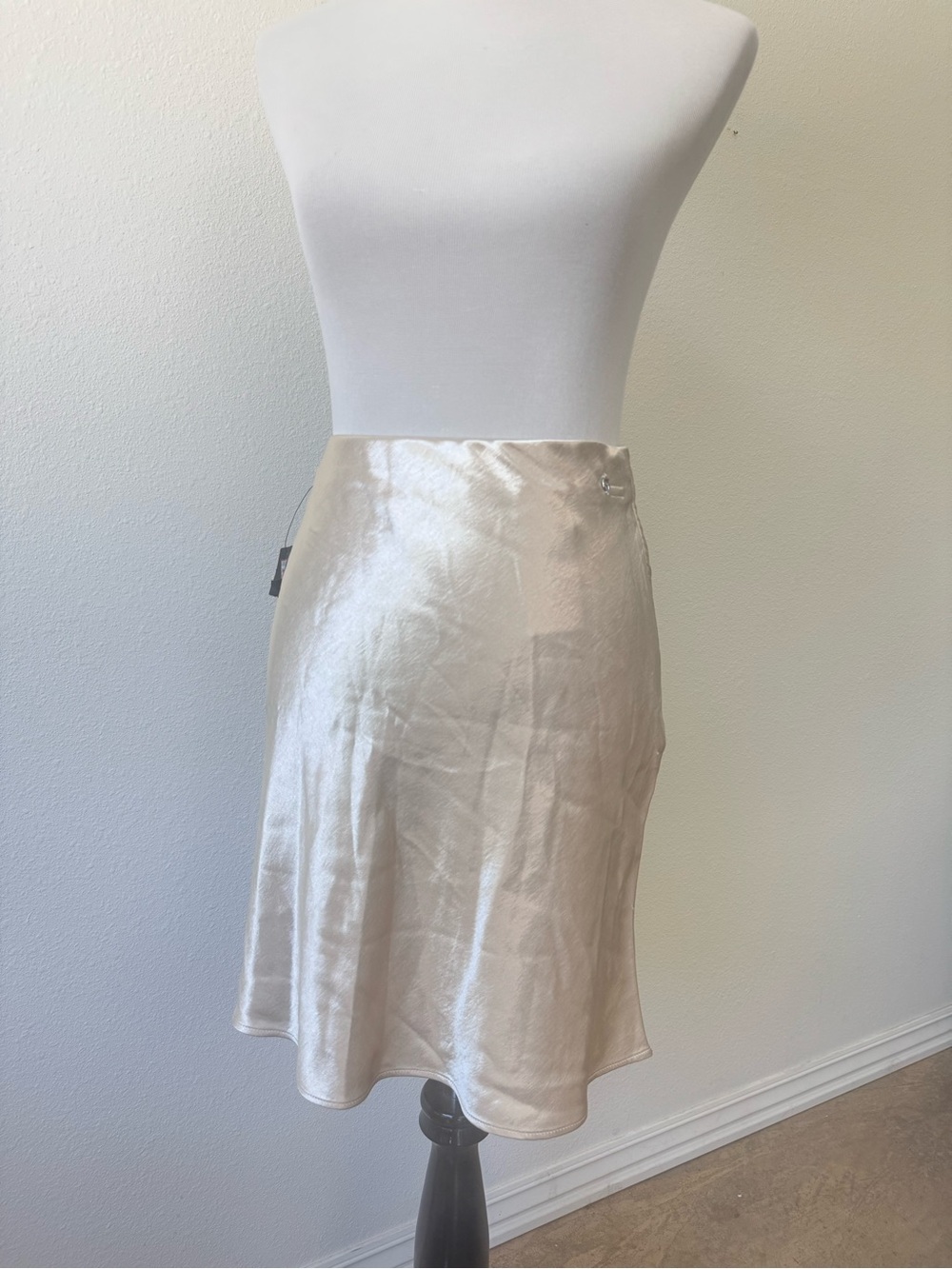 NWT Guess Cream/Ivory Midi Skirt
